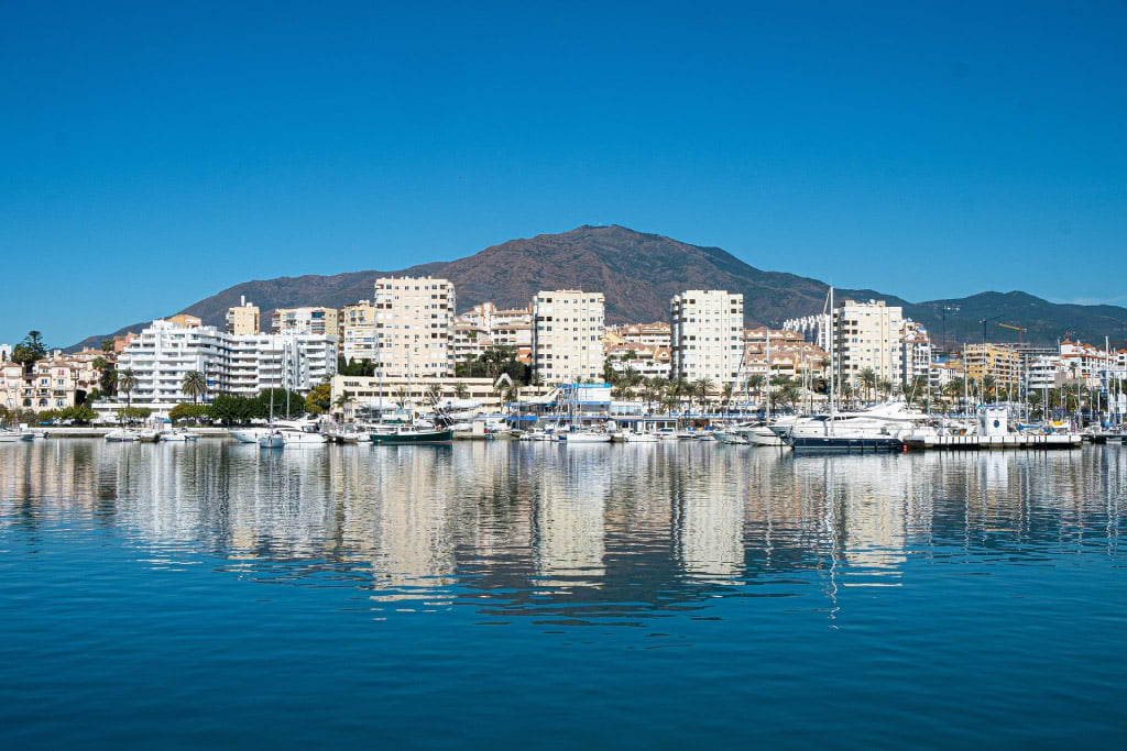 houses and apartments on Estepona port