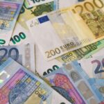 Euro banknotes — currency hedging guide for British buyers purchasing property in Spain