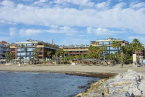 Coastal resort apartments on the Costa del Sol beachfront — Q2 2026 property market overview for British buyers
