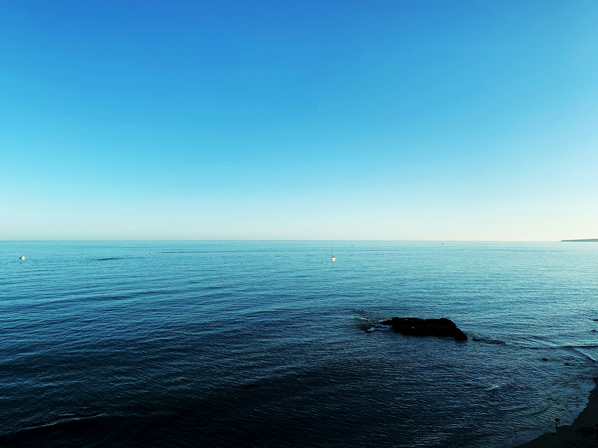 Benalmádena beach and coastline, Costa del Sol, Spain - property guide for British buyers